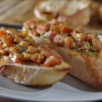 Bruschetta Tomaten und Pistazien-Pesto - Rezept