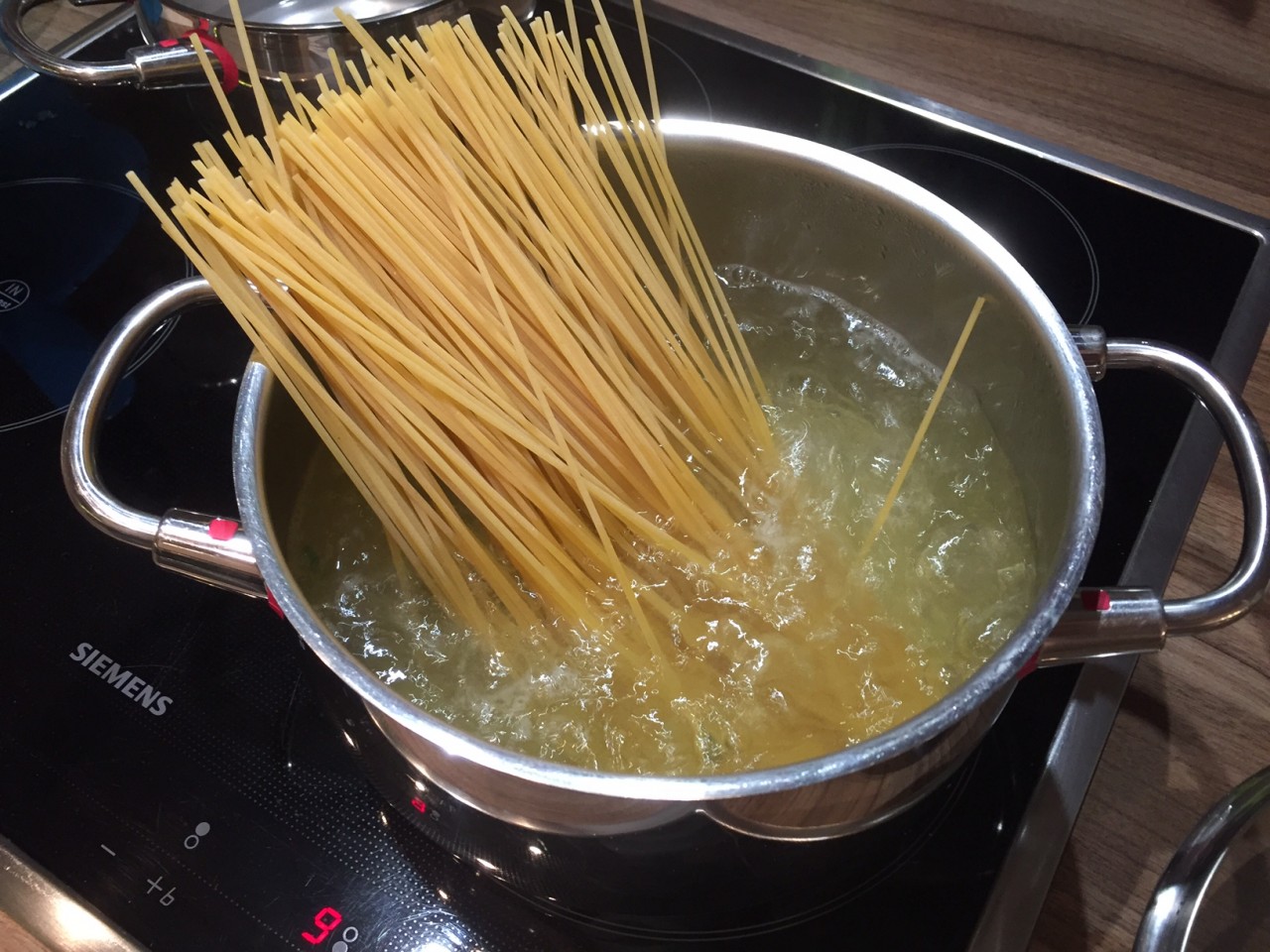 Spaghetti mit Feldsalat-Pesto - Schritt 7