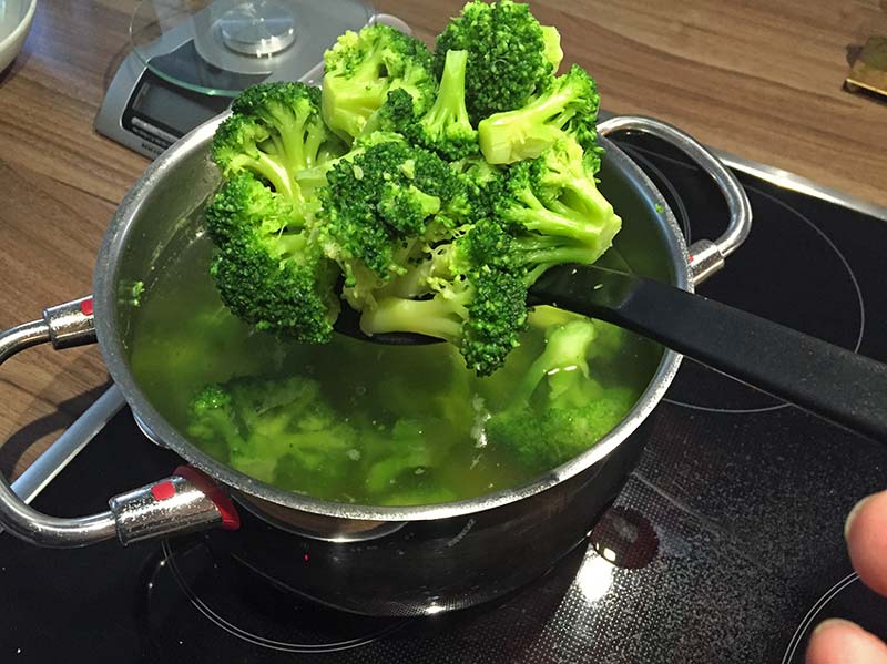 Nudeln mit Brokkoli und Salsiccia - Schritt 1