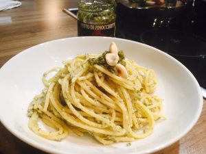 Pasta mit Wildem-Fenchel-Pesto und Mandeln - Rezept