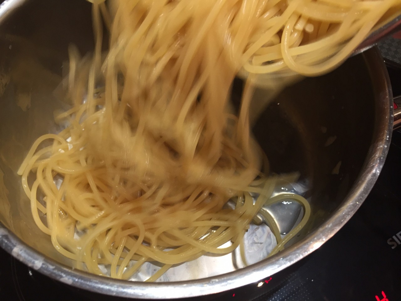 Pasta mit Wildem-Fenchel-Pesto und Mandeln - Schritt 6