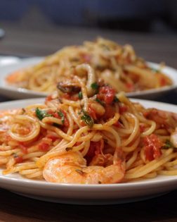 Spaghetti mit Meeresfrüchte in Alufolie - Rezept