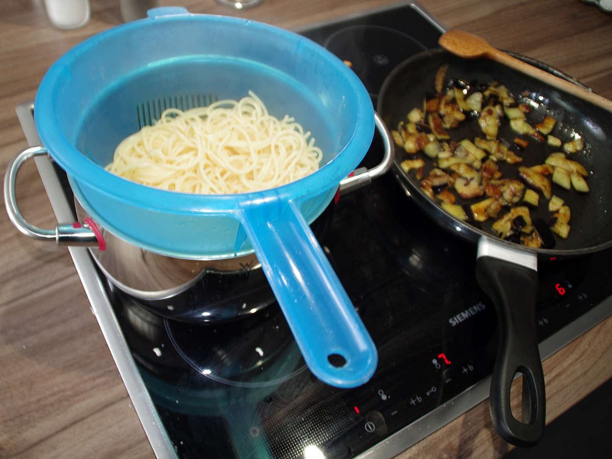 Spaghetti mit Auberginen und Ricotta-Käse - Schritt 9