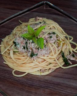 Spaghetti mit Thunfisch, Rucola und Zitrone - Rezept