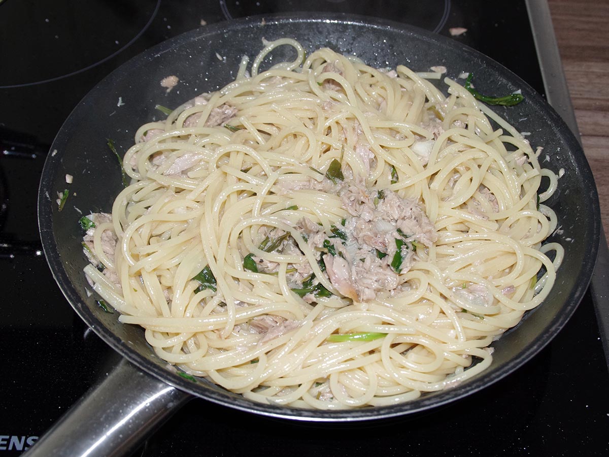 Spaghetti mit Thunfisch, Rucola und Zitrone - Schritt 7