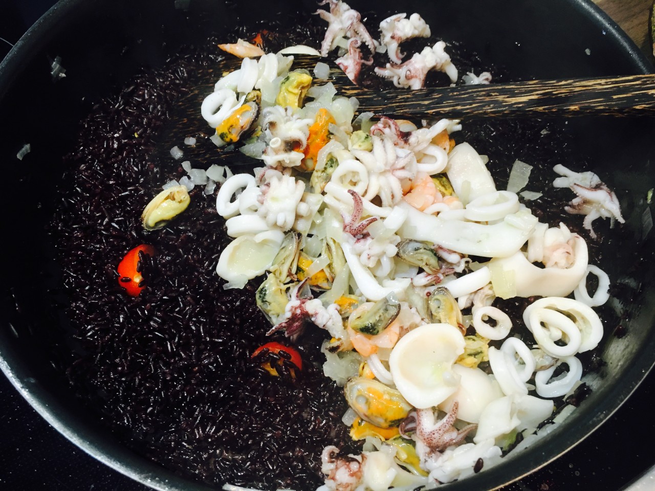 Schwarzer Reis Venere mit Meeresfrüchten - Schritt 4